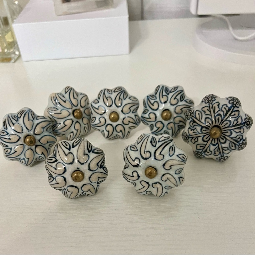 Set of 7 Anthropologie  Ceramic drawer or cabinet Knobs